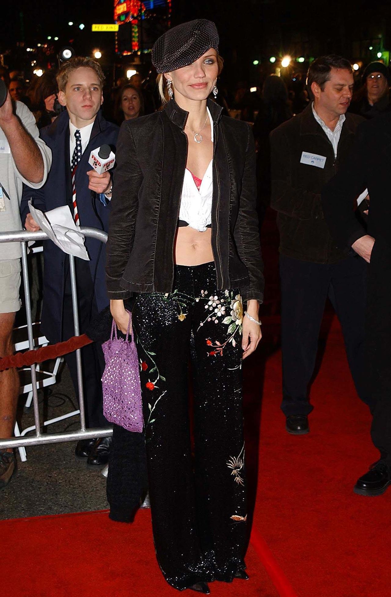 Dicembre_2001_Q5Xu746c9P - Confidenze24 source:usmagazine - Dicembre 2001 - Cameron Diaz a Vanilla Sky