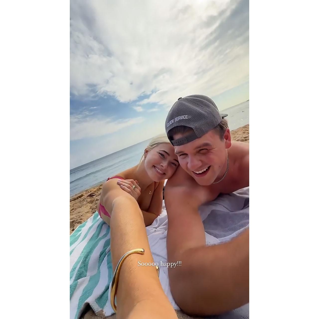 Dicembre_2024_72WsrSJbzs - Confidenze24 source:usmagazine - Dicembre 2024 - Rylee Arnold e Walker Lyons in vacanza