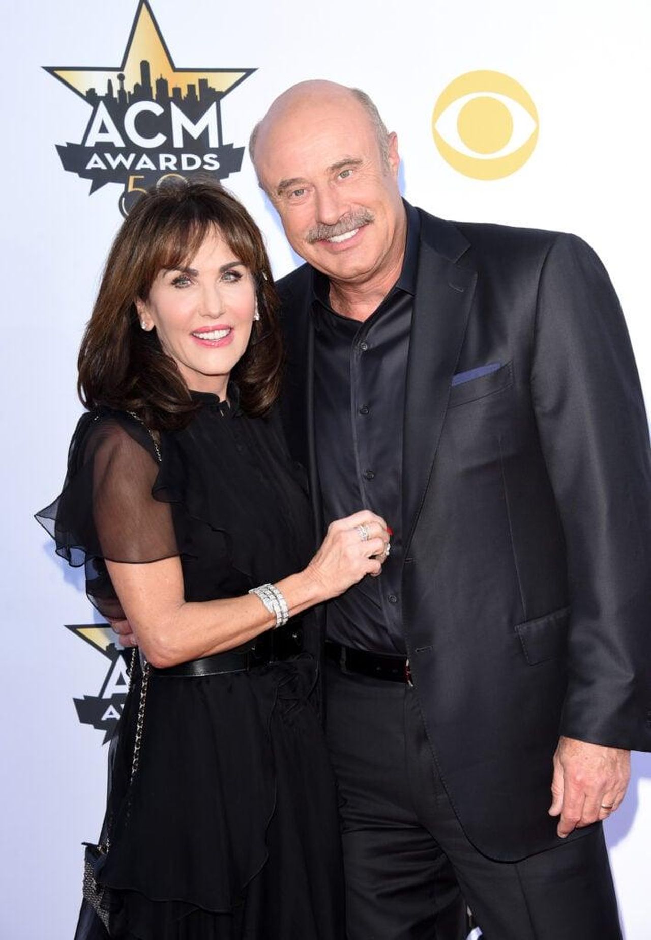 Dr_Phil_e_Robin_McGraw_Sono_Ancora_Insieme_xyZHcNtsA6 - Confidenze24 source:thehollywoodgossip - Dr. Phil e Robin McGraw: Sono Ancora Insieme? - Robin McGraw e Phil McGraw agli Academy of Country Music Awards.