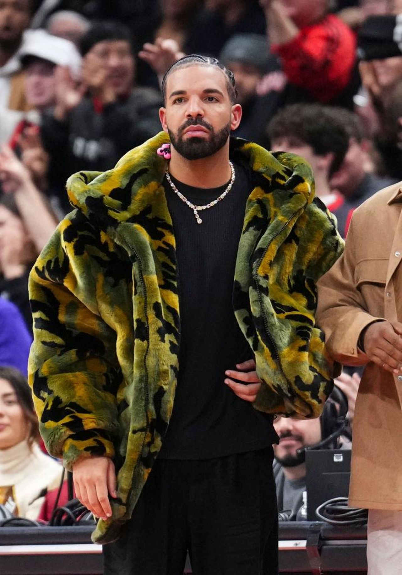 Drake_Ha_Ritirato_Adonis_da_Scuola_per_Sicurezza_NCb0oUJiAc - Confidenze24 source:bossip - Drake Ha Ritirato Adonis da Scuola per Sicurezza - Drake
