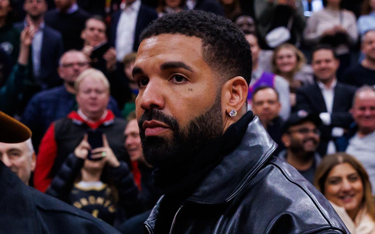 Drake_contro_UMG_la_causa_che_ha_scatenato_il_caos_6t0jo4PdkN - Confidenze24 source:bossip - Drake contro UMG: la causa che ha scatenato il caos - Drake in tribunale