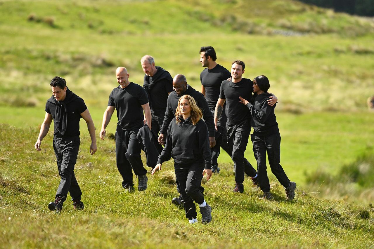 source:usmagazine - Dylan Efron parla della sua carriera - (L-R) Tom Sandoval, Tony Vlachos, Lord Ivar Mountbatten, Jeremy Collins, Robyn Dixon, Sam Asghari, Dylan Efron e Chanel Ayan