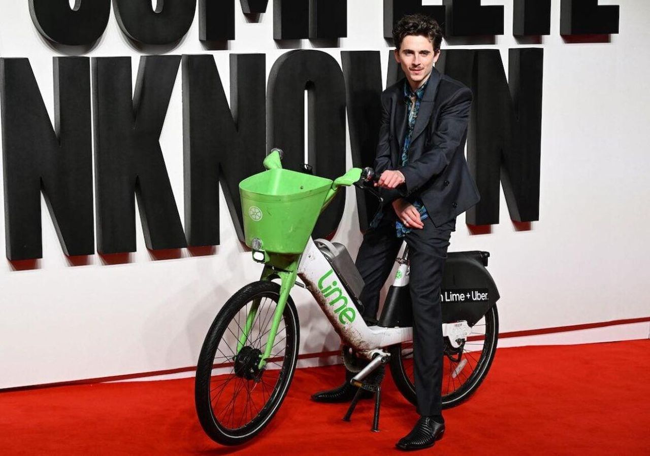 Edward_Norton_alla_premiere_di_A_Complete_Unknown_9xxMKOLWdc - Confidenze24 source:socialitelife - Edward Norton alla premiere di 'A Complete Unknown' - Edward Norton alla premiere di 'A Complete Unknown'