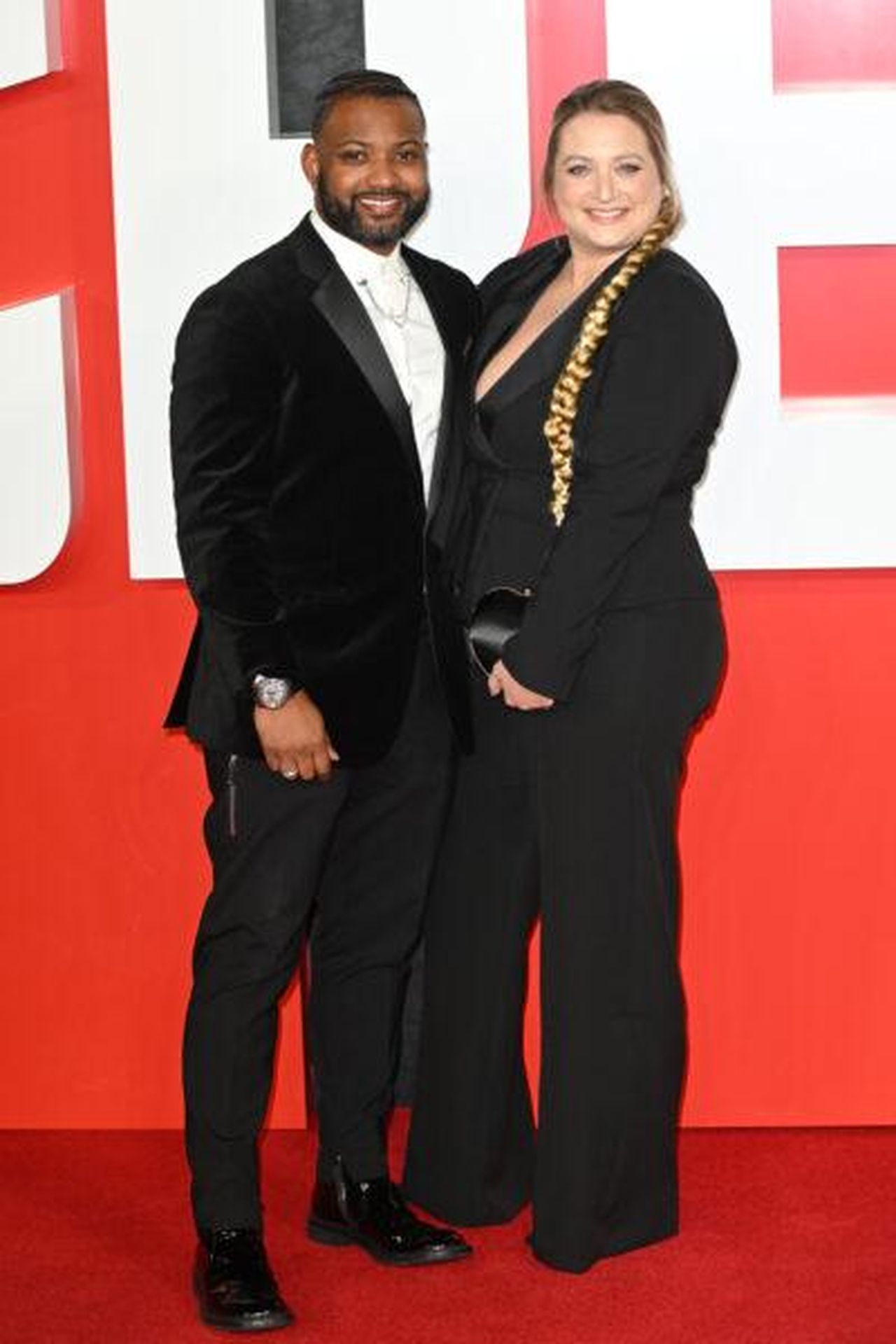 Essere_pi_gentile_con_se_stessa_O0gnC4hRKD - Confidenze24 source:entertainmentdaily - Essere più gentile con se stessa - JB e Chloe Gill sul red carpet
