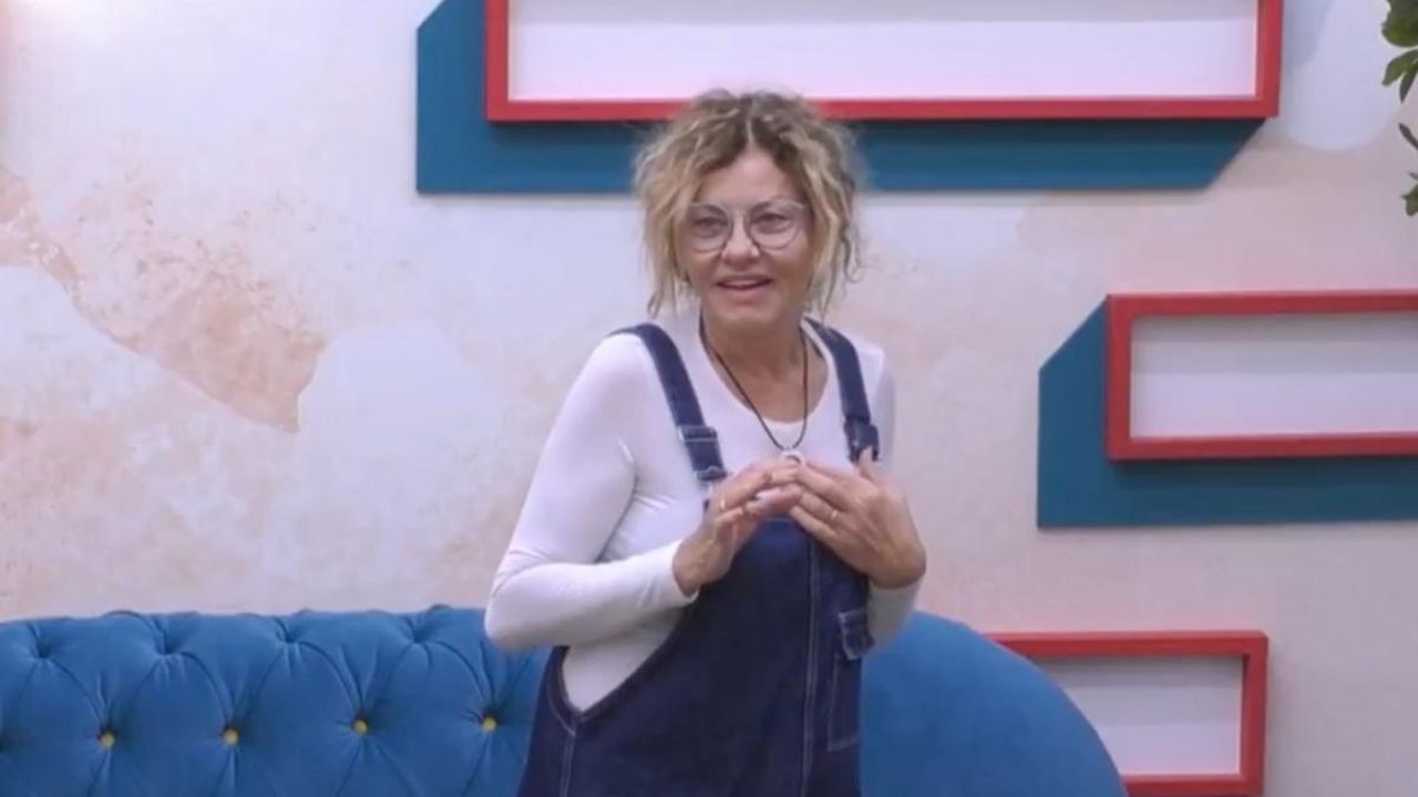 Eva_Grimaldi_becca_i_coinquilini_sul_fatto_poi_la_scoperta_VIDEO_tGx2UorlKm - Confidenze24 source:tvzap - Eva Grimaldi becca i coinquilini sul fatto: poi la scoperta (VIDEO) - Eva Grimaldi