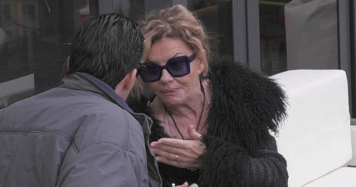 source:Blasting News - Eva infastidita dall'atteggiamento di Lorenzo - Eva Grimaldi e Lorenzo Spolverato al Grande Fratello