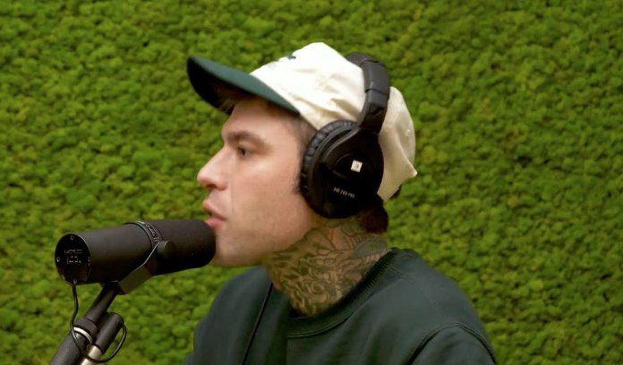 Fedez_e_le_Foglie_del_destino_le_rivelazioni_su_Chiara_Ferragni_qcZbjkrfdk - Confidenze24 source:superguidatv - Fedez e le Foglie del destino, le rivelazioni su Chiara Ferragni - Fedez