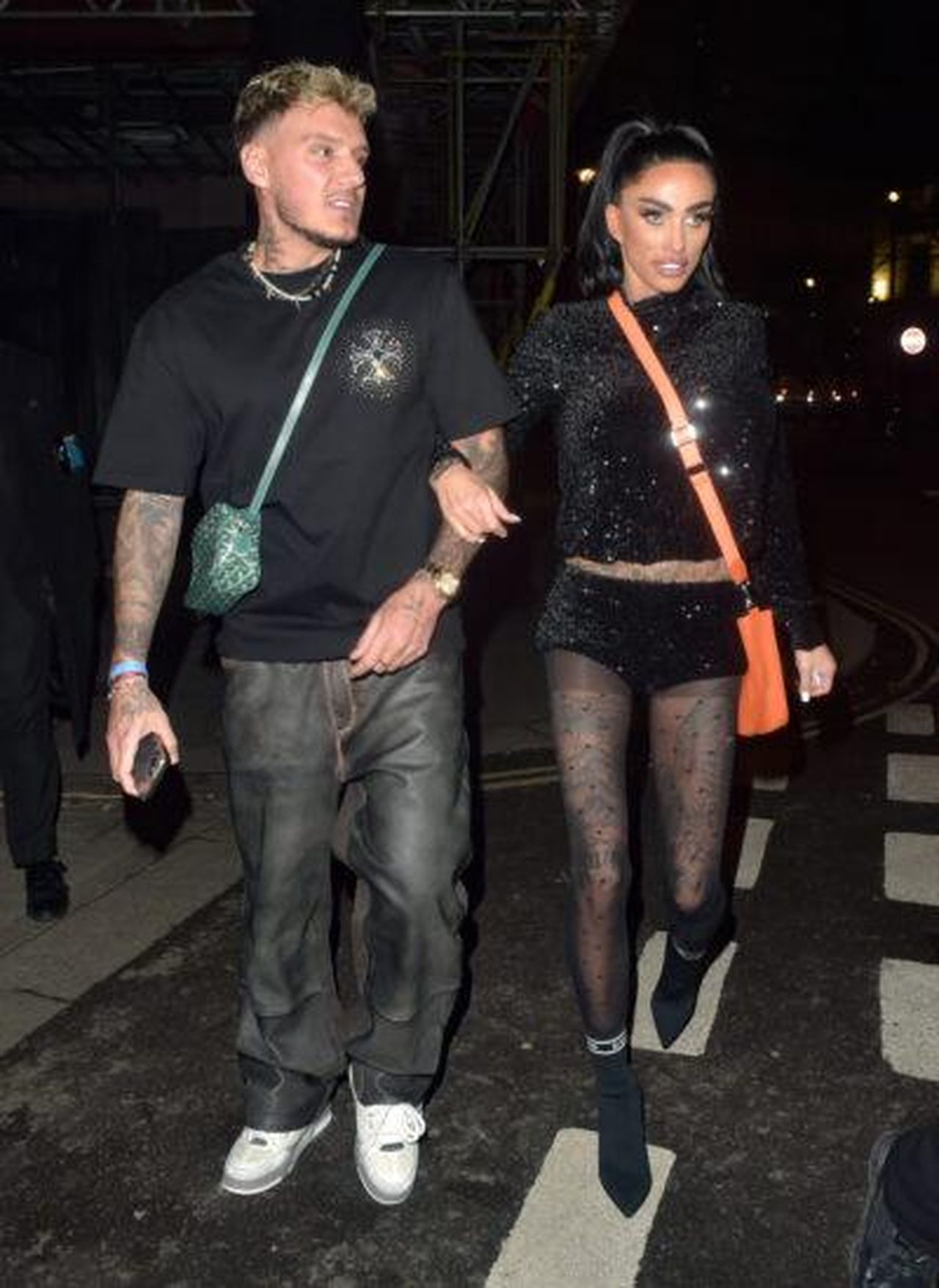 Filler_per_il_fondoschiena_in_arrivo_F3L5vJq36k - Confidenze24 source:entertainmentdaily - ‘Filler per il fondoschiena in arrivo’ - Katie ha mostrato la sua drammatica perdita di peso questa settimana (Credito: SplashNews)