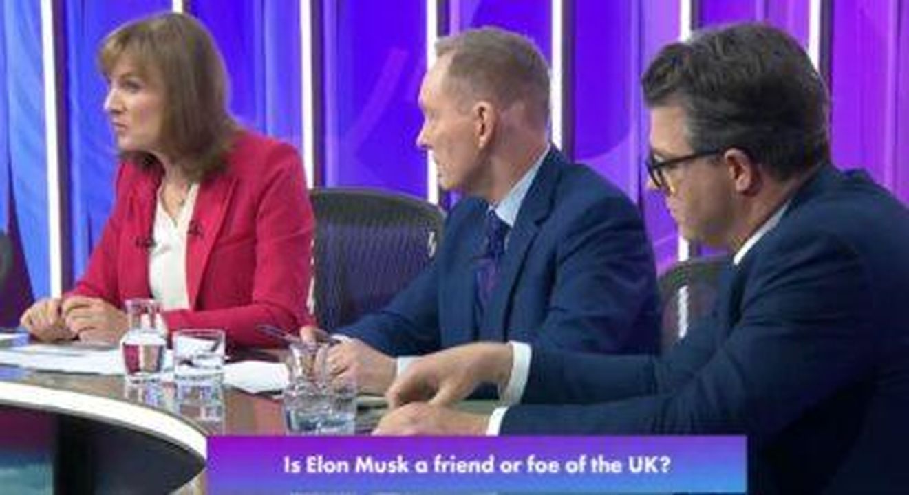 source:entertainmentdaily - Fiona Bruce accusata di parzialità - Screenshot di Fiona Bruce e i panelisti