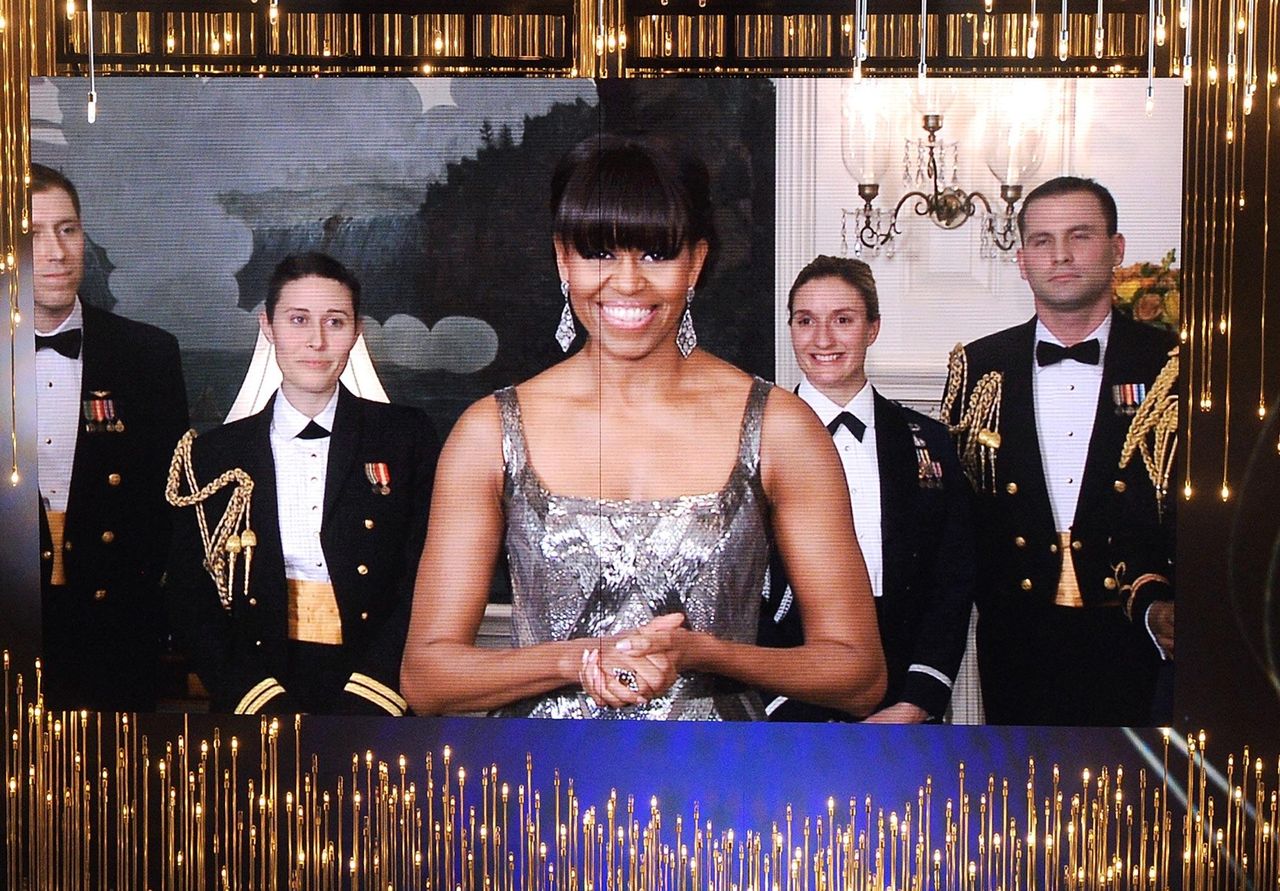 Gennaio_2013_cBDTruu9ad - Confidenze24 source:usmagazine - Gennaio 2013 - Michelle Obama in rosso Jason Wu