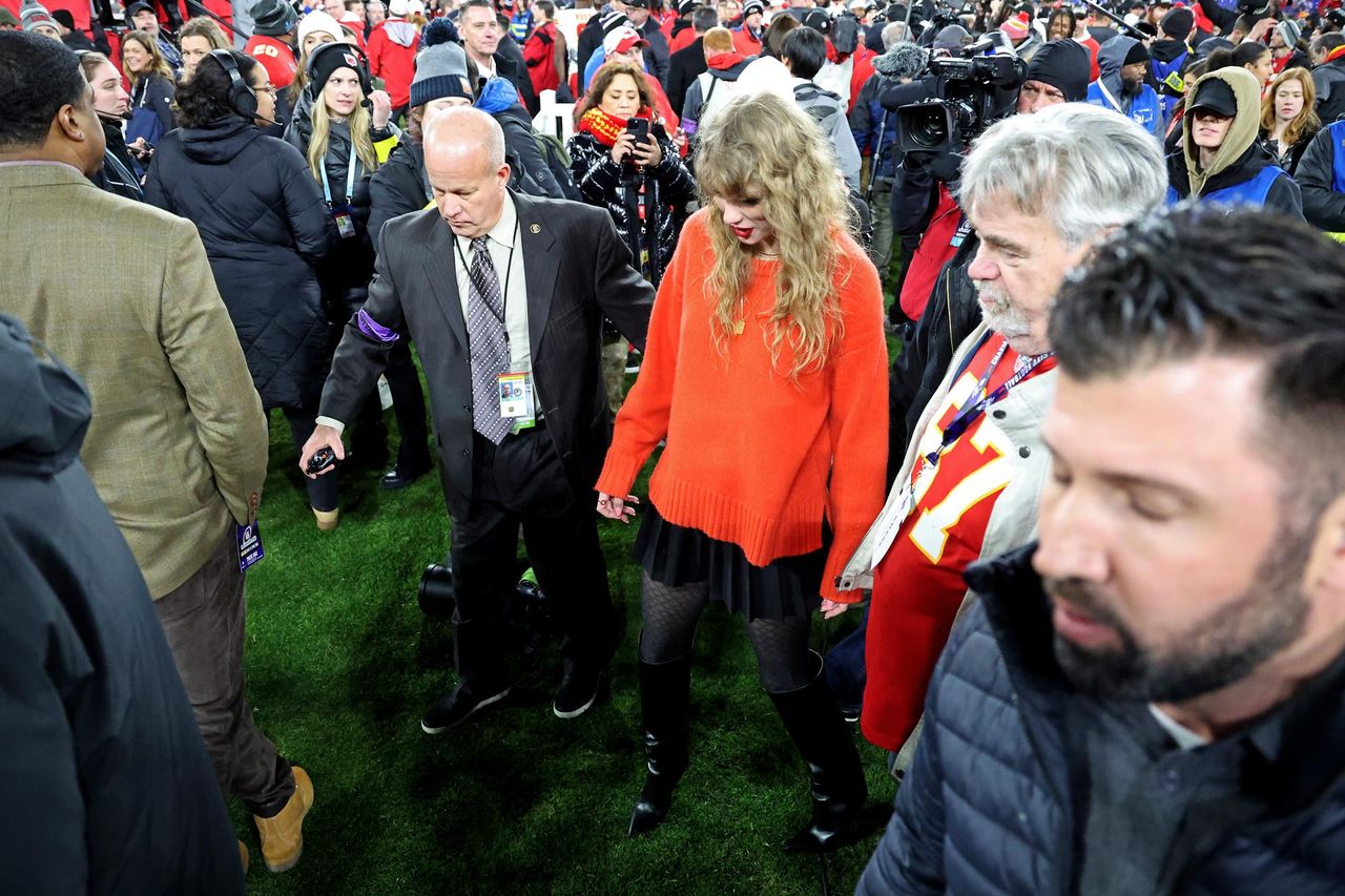 Gennaio_2024_KUQR9mvaZa - Confidenze24 source:usmagazine - Gennaio 2024 - Taylor Swift Gennaio 2024