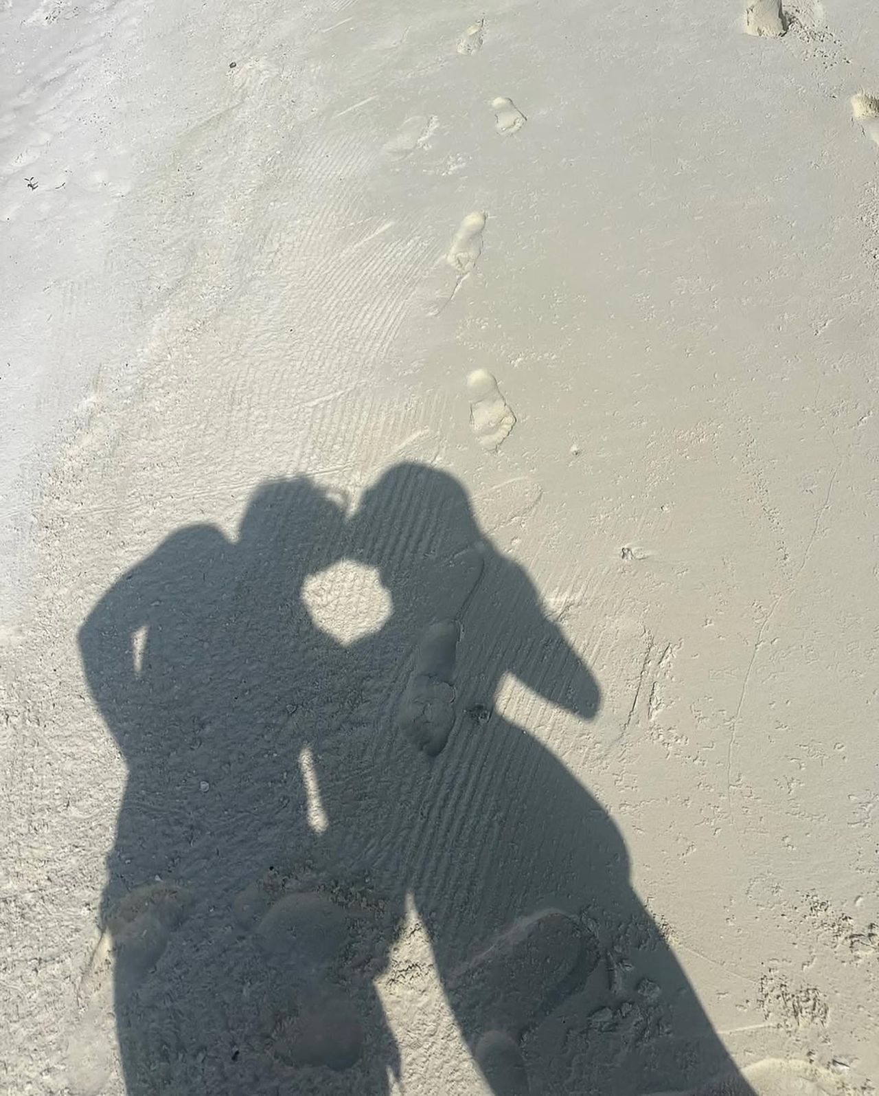 Gennaio_2025_y6RrvDIxN9 - Confidenze24 source:usmagazine - Gennaio 2025 - Fahy e Woodall in vacanza