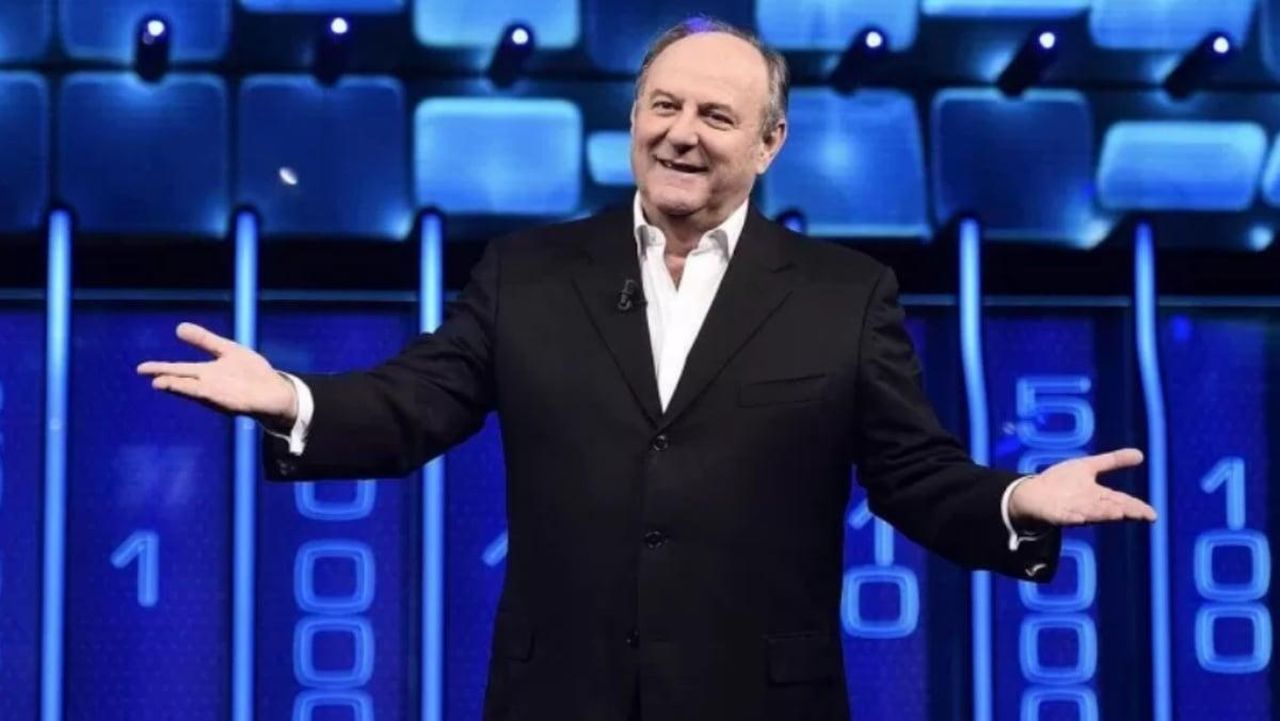 Gerry_Scotti_e_Antonella_Clerici_coconduttori_IepjOn82NE - Confidenze24 source:tvzap - Gerry Scotti e Antonella Clerici co-conduttori - Sanremo 2025 Gerry Scotti co-cnduttore