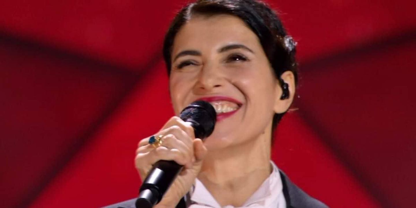Giorgia_a_Sanremo_2025_con_La_cura_per_me_YzDAJBYaYj - Confidenze24 source:superguidatv - Giorgia a Sanremo 2025 con “La cura per me” - Giorgia a Sanremo 2024