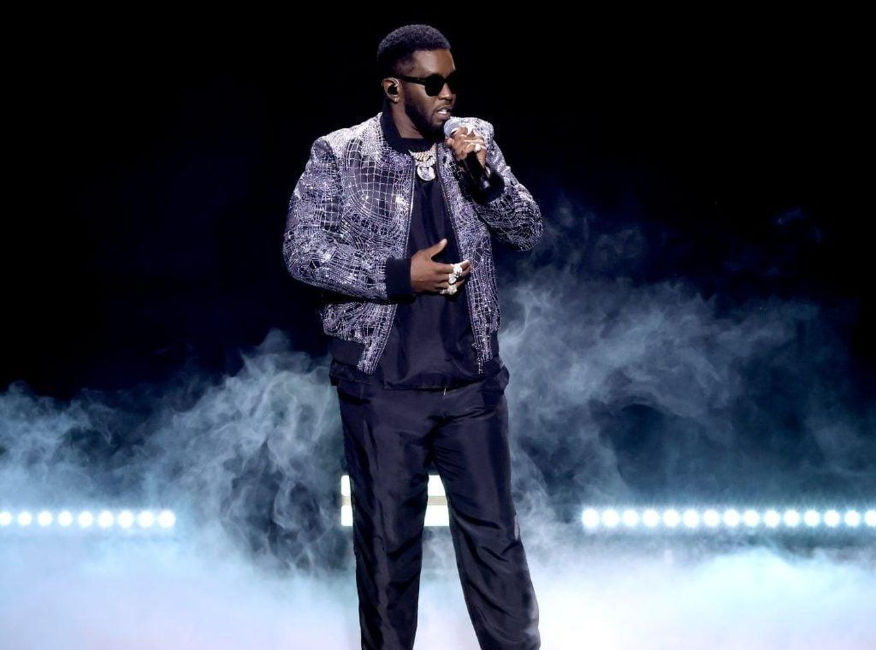 Gli_Avvocati_di_Diddy_Sostengono_che__Stato_Vindicato_dai_Video_Freak_Off_1Q1xBlGdOn - Confidenze24 source:thehollywoodgossip - Gli Avvocati di Diddy Sostengono che È Stato Vindicato dai Video 'Freak Off' - Sean 'Diddy' Combs si esibisce al iHeartRadio Music Festival 2022