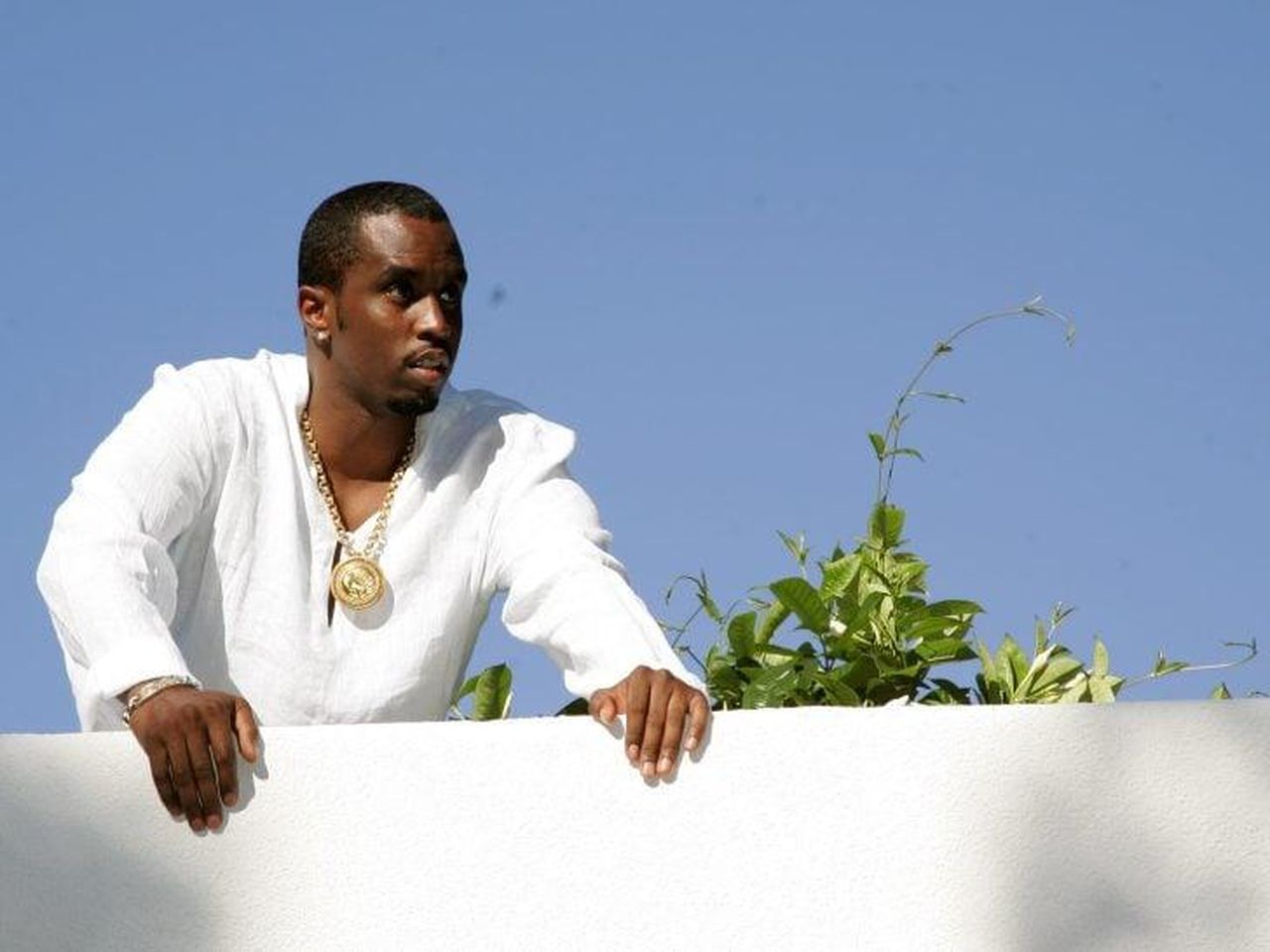 Gli_Avvocati_di_Diddy_Sostengono_che__Stato_Vindicato_dai_Video_Freak_Off_IZm6sh0stU - Confidenze24 source:thehollywoodgossip - Gli Avvocati di Diddy Sostengono che È Stato Vindicato dai Video 'Freak Off' - Gli avvocati di Diddy sostengono che i video dimostrano la sua innocenza