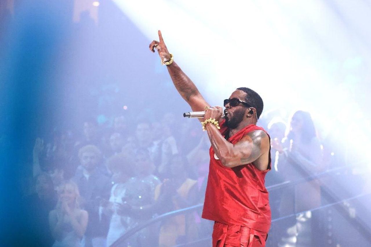 Gli_Avvocati_di_Diddy_Sostengono_che__Stato_Vindicato_dai_Video_Freak_Off_lb4YShjOxw - Confidenze24 source:thehollywoodgossip - Gli Avvocati di Diddy Sostengono che È Stato Vindicato dai Video 'Freak Off' - Diddy si esibisce agli MTV Video Music Awards 2023