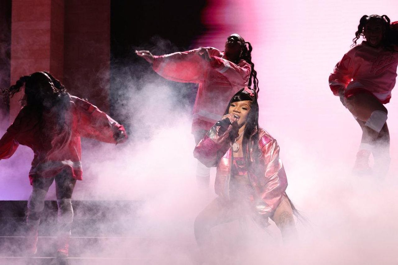 GloRilla_conquista_SNL_con_le_sue_performance_IMn2ZwCwPe - Confidenze24 source:bossip - GloRilla conquista SNL con le sue performance - GloRilla sul palco di SNL