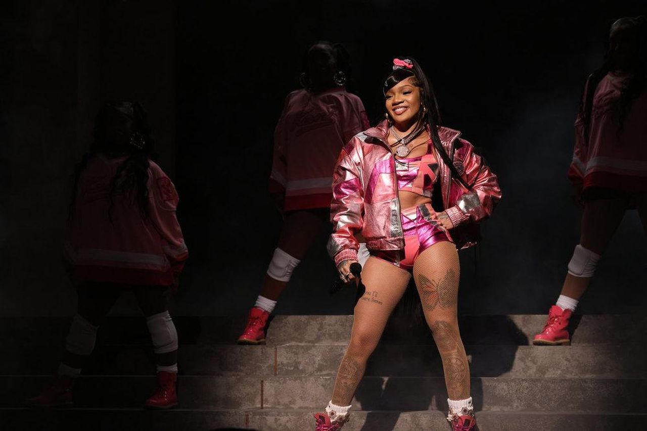 GloRilla_conquista_SNL_con_le_sue_performance_oWRUvM2uWV - Confidenze24 source:bossip - GloRilla conquista SNL con le sue performance - GloRilla durante la sua performance a SNL