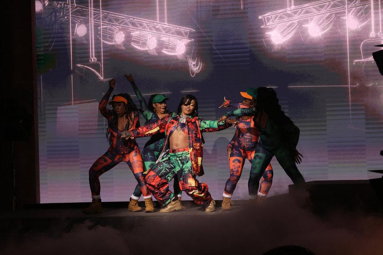 GloRilla_conquista_SNL_con_le_sue_performance_x9VB6YSiuE - Confidenze24 source:bossip - GloRilla conquista SNL con le sue performance - GloRilla in azione a SNL