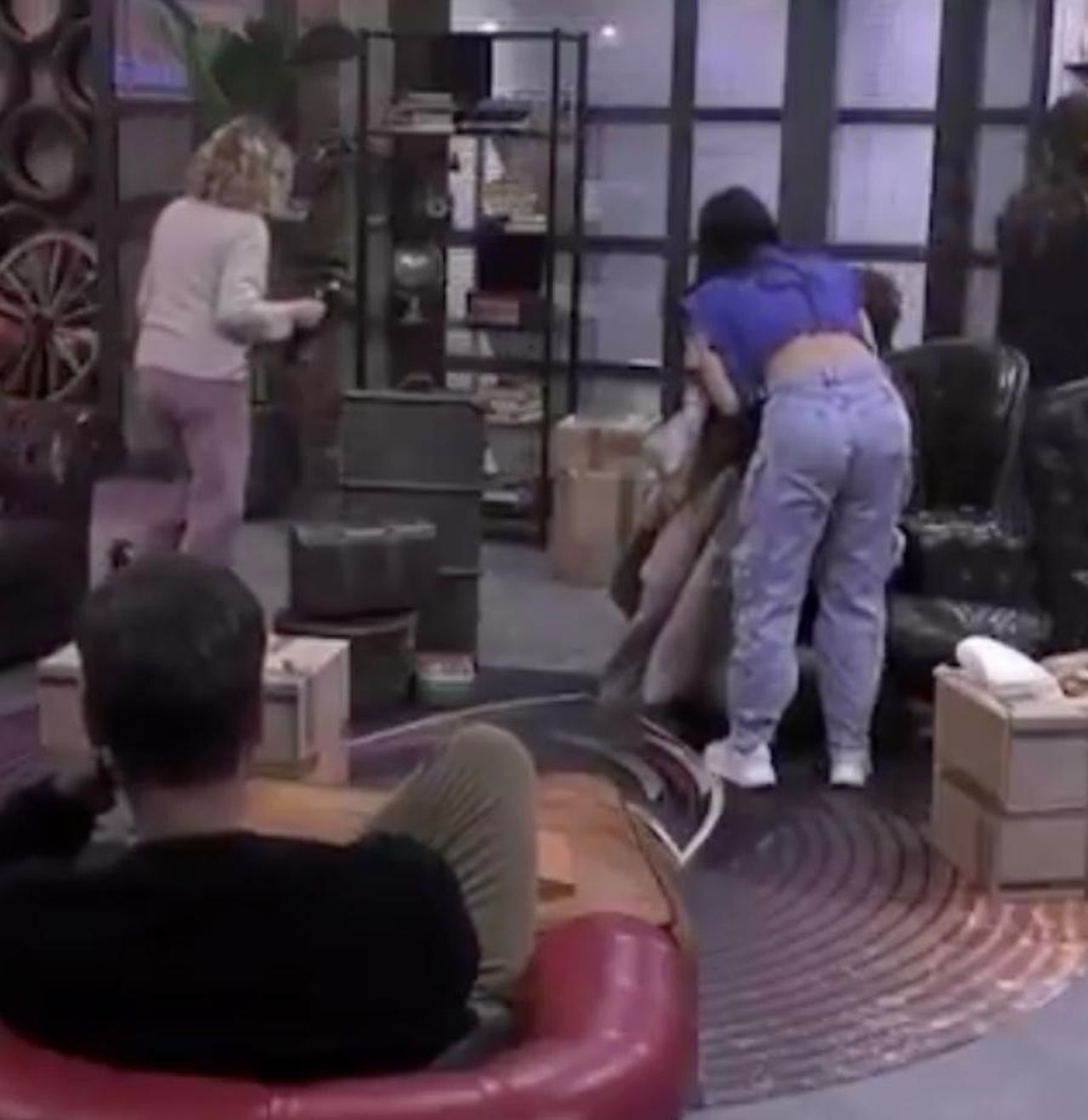 Grande_Fratello_paura_per_Jessica_nel_tugurio_n3ABy345m2 - Confidenze24 source:tvzap - Grande Fratello: paura per Jessica nel tugurio - Tugurio Grande Fratello