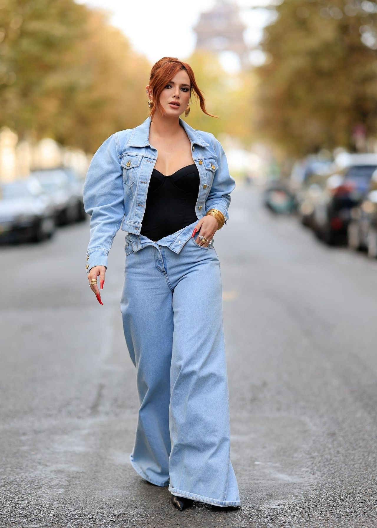 Halle_Bailey_al_Super_Bowl_hKtca6C6Wc - Confidenze24 source:usmagazine - Halle Bailey al Super Bowl - Stars in all Denim Outfits Tyla Heidi Klum Britney Spears More