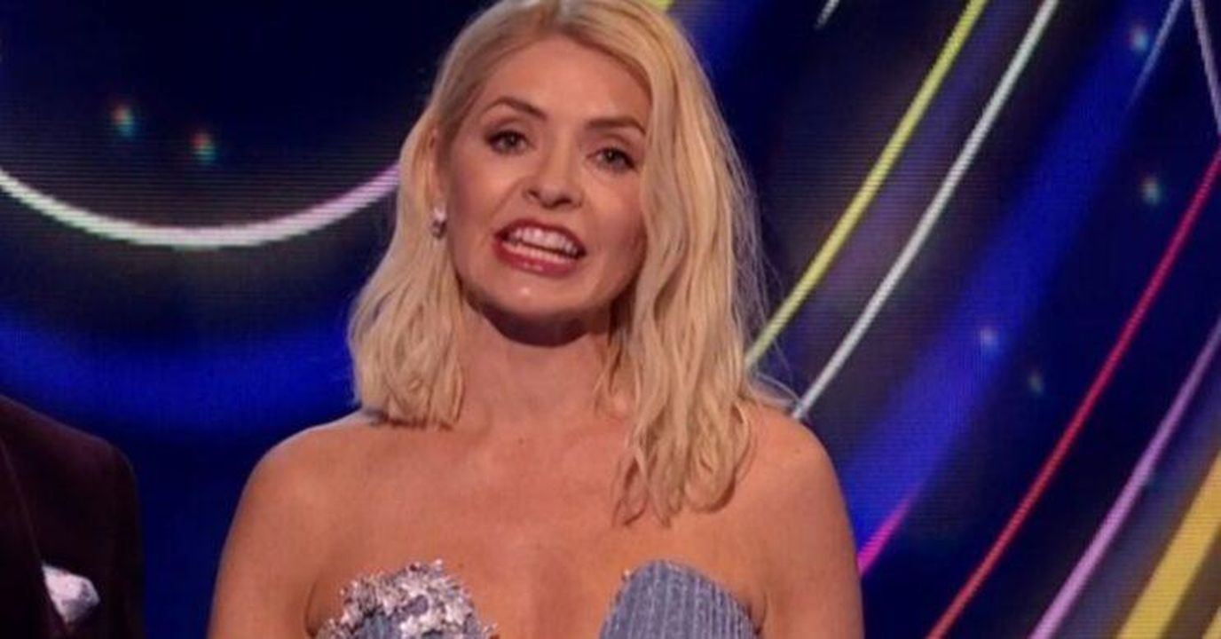 Holly_Willoughby_torna_a_Dancing_on_Ice_Y0eS9Gpvm4 - Confidenze24 source:entertainmentdaily - Holly Willoughby torna a Dancing on Ice - Holly in Dancing on Ice 2025