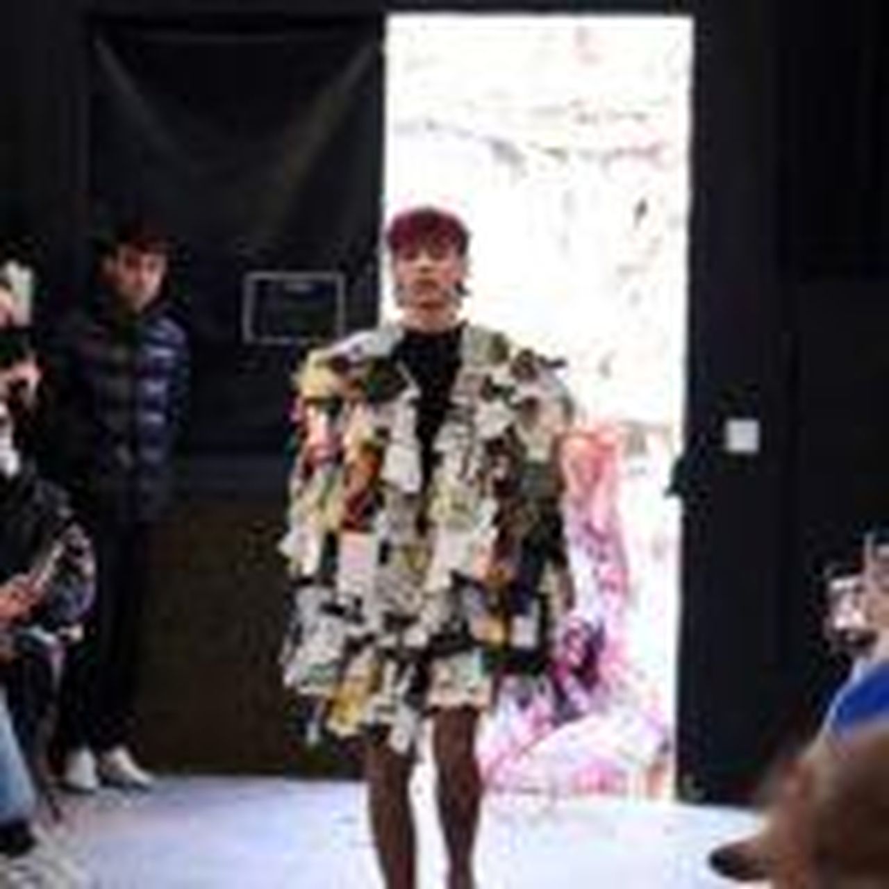 Holy_Francisco_dal_canto_alla_moda_iQyxLQZgPB - Confidenze24 source:il vicolo delle news - Holy Francisco: dal canto alla moda - Holy Francisco sfilata