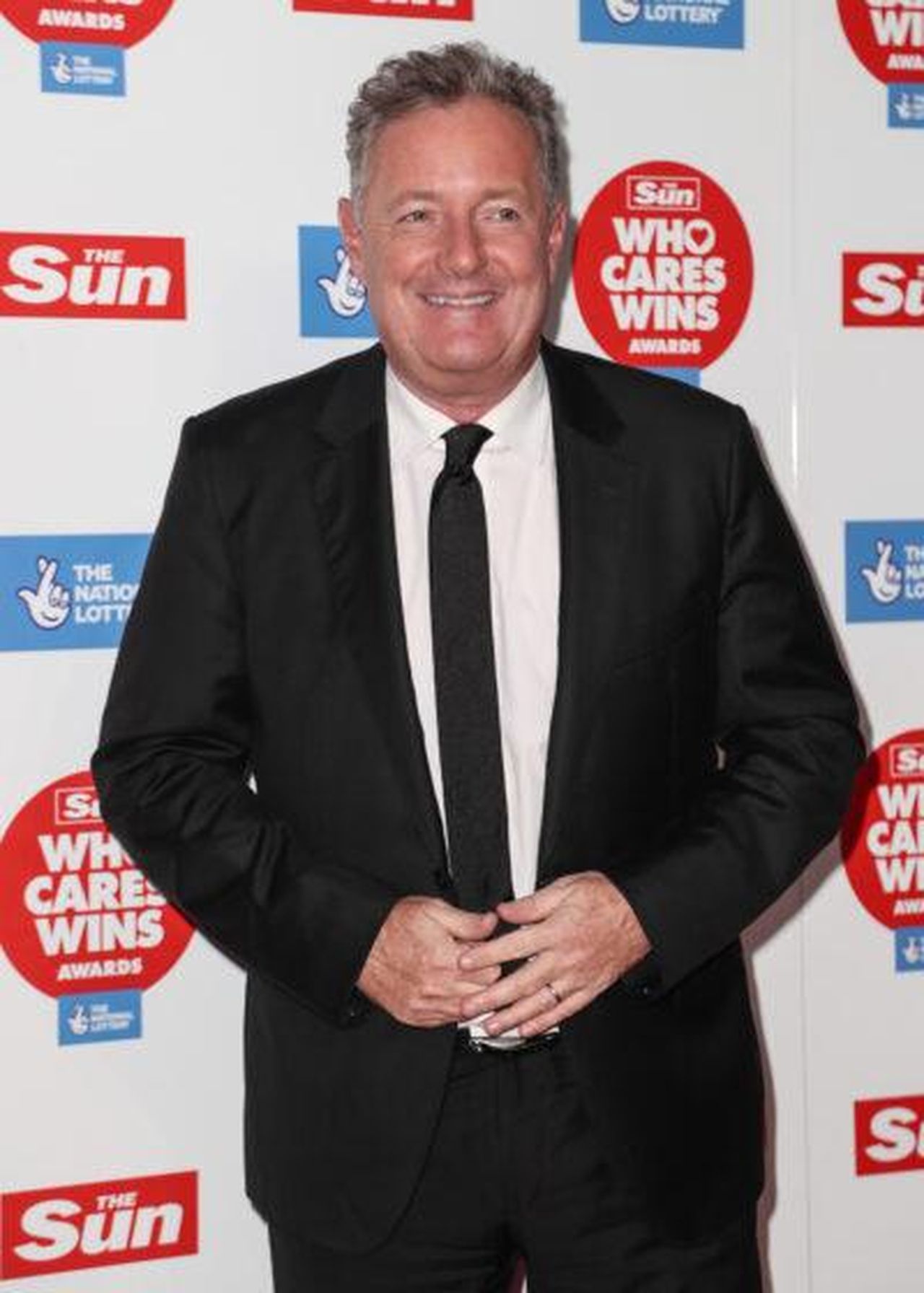 I_fan_lo_esortano_a_tornare_a_GMB_UFjXCmVJAa - Confidenze24 source:entertainmentdaily - I fan lo esortano a tornare a GMB - Piers Morgan ai premi Who Cares Wins
