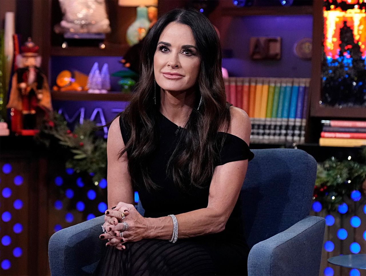 Il_Dramma_di_Kyle_Richards_tnbKZLiZCS - Confidenze24 source:usmagazine - Il Dramma di Kyle Richards - Kyle Richards Scoppia in Lacrime e Abbatte la Quarta Parete