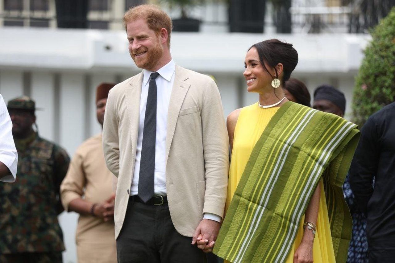 Il_Duca_e_la_Duchessa_si_impegnano_8uxDtWR9Cr - Confidenze24 source:thehollywoodgossip - Il Duca e la Duchessa si impegnano - Il Duca e la Duchessa di Sussex incontrano i soccorritori