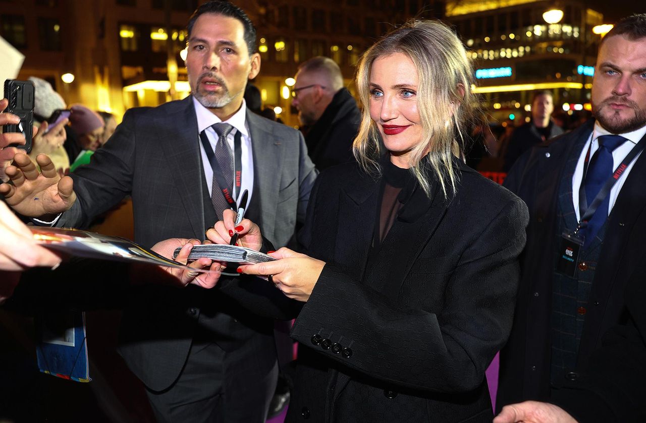 Il_Film_Back_in_Action_dFsC5UaAwI - Confidenze24 source:usmagazine - Il Film 'Back in Action' - Cameron Diaz Ditches High Heels at ‘Back in Action’ Premiere After 10-Year Hollywood Break