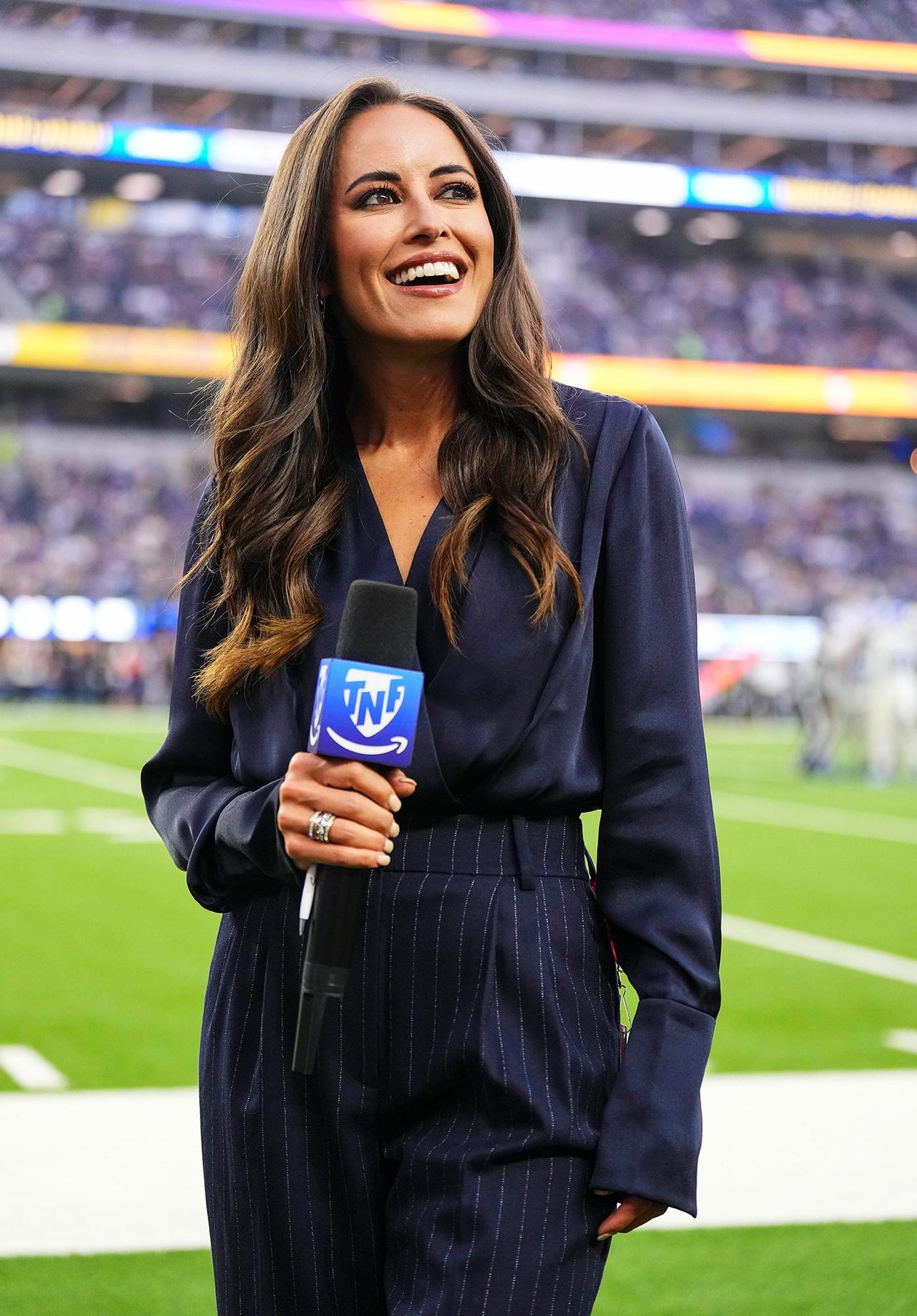 Il_Legame_tra_Giornaliste_nella_NFL_Va79hDSz1B - Confidenze24 source:usmagazine - Il Legame tra Giornaliste nella NFL - Kaylee Hartung Esprime il Legame tra Giornaliste Femminili nella NFL