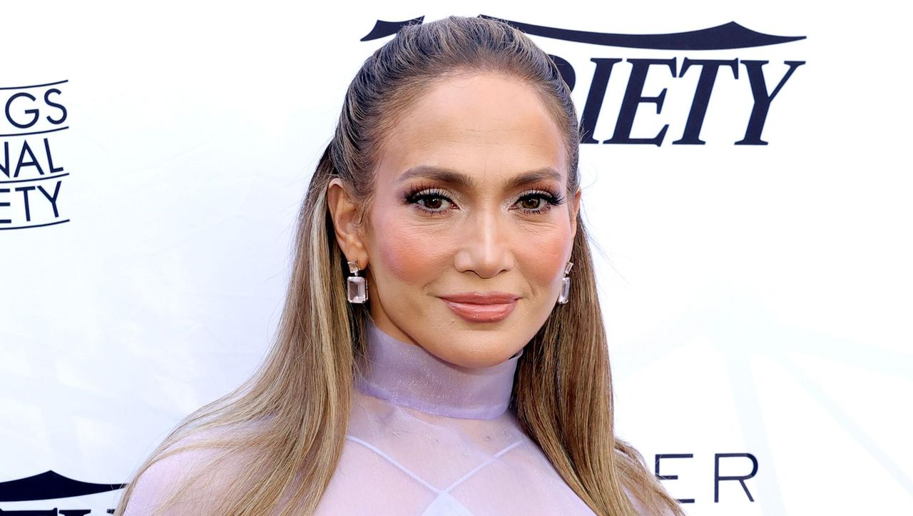Il_Look_di_Jennifer_Lopez_gXtAnc8iao - Confidenze24 source:usmagazine - Il Look di Jennifer Lopez - Jennifer Lopez partecipa agli Impact Awards