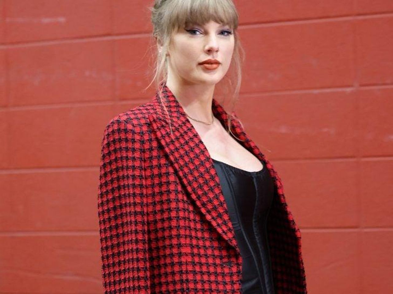 Il_Messaggio_di_Taylor_Swift_pYR6gvIGC1 - Confidenze24 source:thehollywoodgossip - Il Messaggio di Taylor Swift - Taylor Swift Donates So Much Money to Los Angeles Wildfires