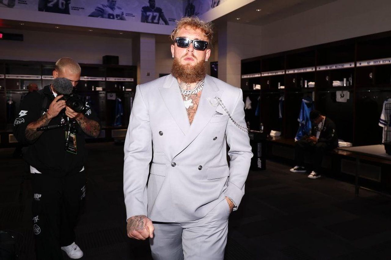 Il_Patrimonio_di_Jake_Paul__Sorprendente_EMnWUjRVCW - Confidenze24 source:thehollywoodgossip - Il Patrimonio di Jake Paul È Sorprendente - Jake Paul si prepara nel backstage