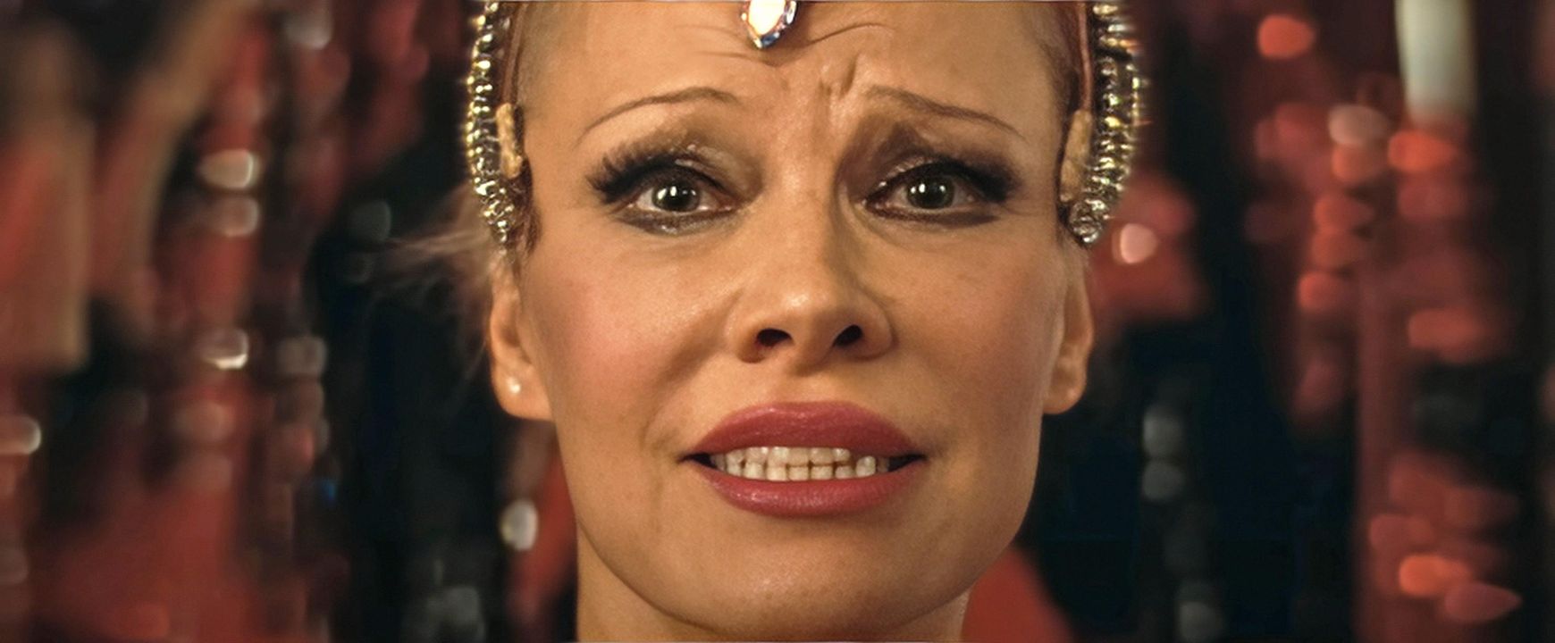 Il_Potere_delle_Scene_allo_Specchio_HVxS4f43rj - Confidenze24 source:sheknows - Il Potere delle Scene allo Specchio - THE LAST SHOWGIRL, Pamela Anderson, 2024. © Roadside Attractions / Courtesy Everett Collection