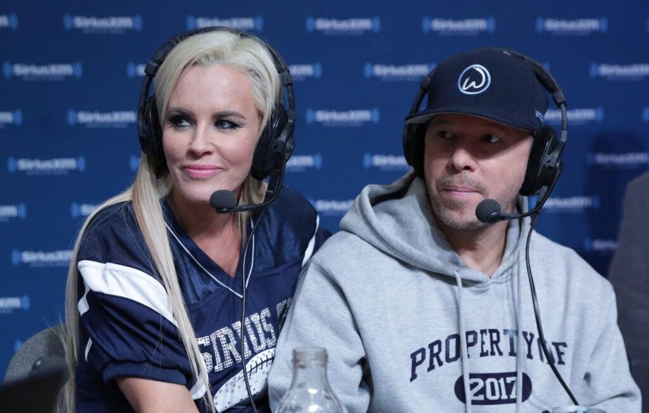 Il_Primo_Matrimonio_di_Donnie_IRxtnprO2v - Confidenze24 source:thehollywoodgossip - Il Primo Matrimonio di Donnie - Jenny McCarthy e Donnie Wahlberg durante un evento