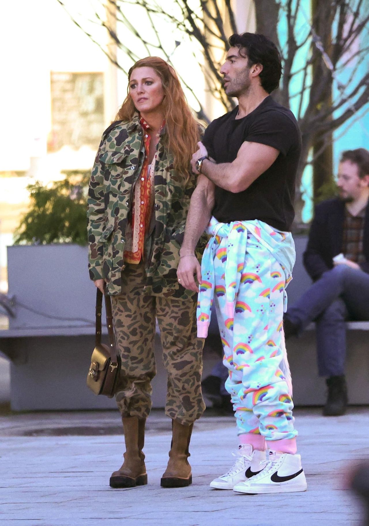 Il_Riferimento_a_Swift_7Vs9am2dJR - Confidenze24 source:usmagazine - Il Riferimento a Swift - Blake Lively e Justin Baldoni sul set di 'It Ends with Us.'