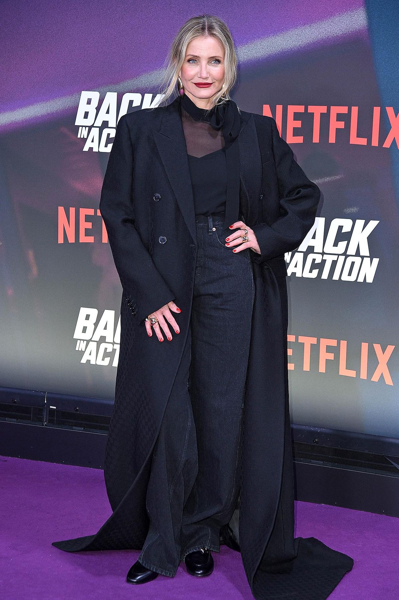 Il_Ritorno_di_Cameron_Diaz_mL8HdhtVMW - Confidenze24 source:usmagazine - Il Ritorno di Cameron Diaz - Cameron Diaz Ditches High Heels at ‘Back in Action’ Premiere After 10-Year Hollywood Break