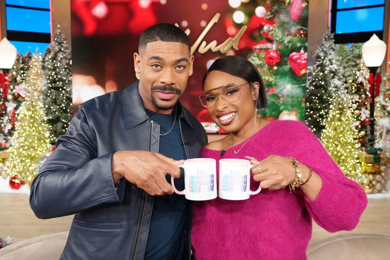 Il_Suave_Strut_di_Aaron_Pierre_Che_Ha_Fatto_Impazzire_il_Web_d0WtS6YBvl - Confidenze24 source:bossip - Il Suave Strut di Aaron Pierre Che Ha Fatto Impazzire il Web - Aaron Pierre sullo show di Jennifer Hudson
