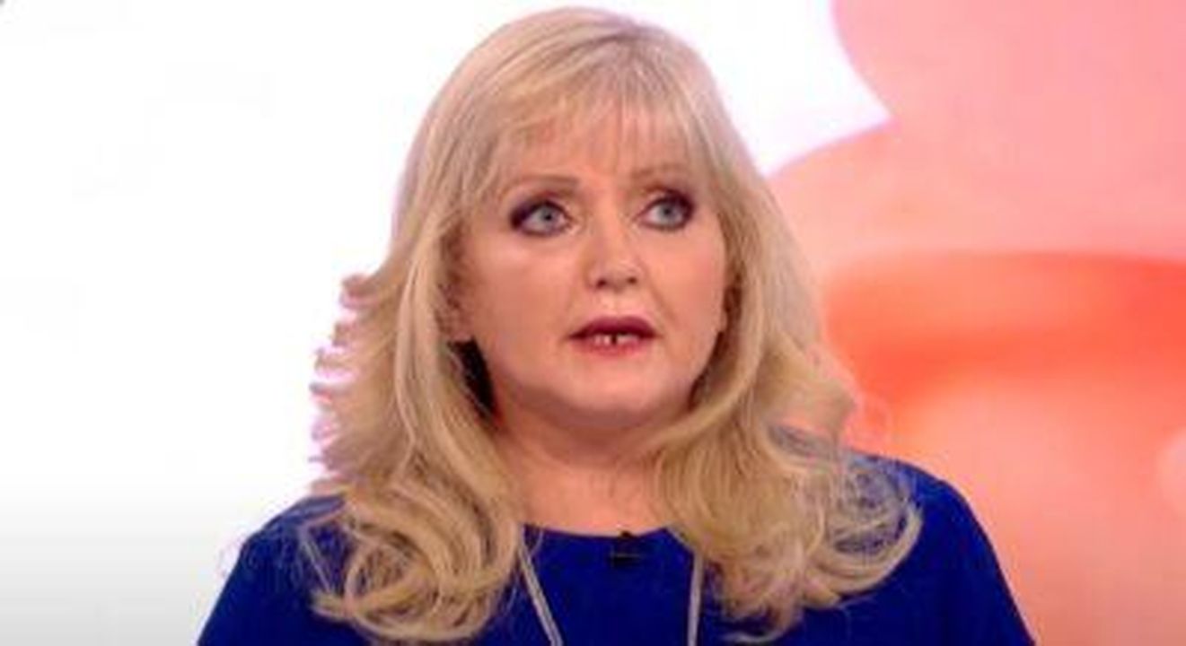 Il_cancro_di_Anne__tornato_tXM482KZSy - Confidenze24 source:entertainmentdaily - Il cancro di Anne è tornato - Linda Nolan indossa una maglietta blu