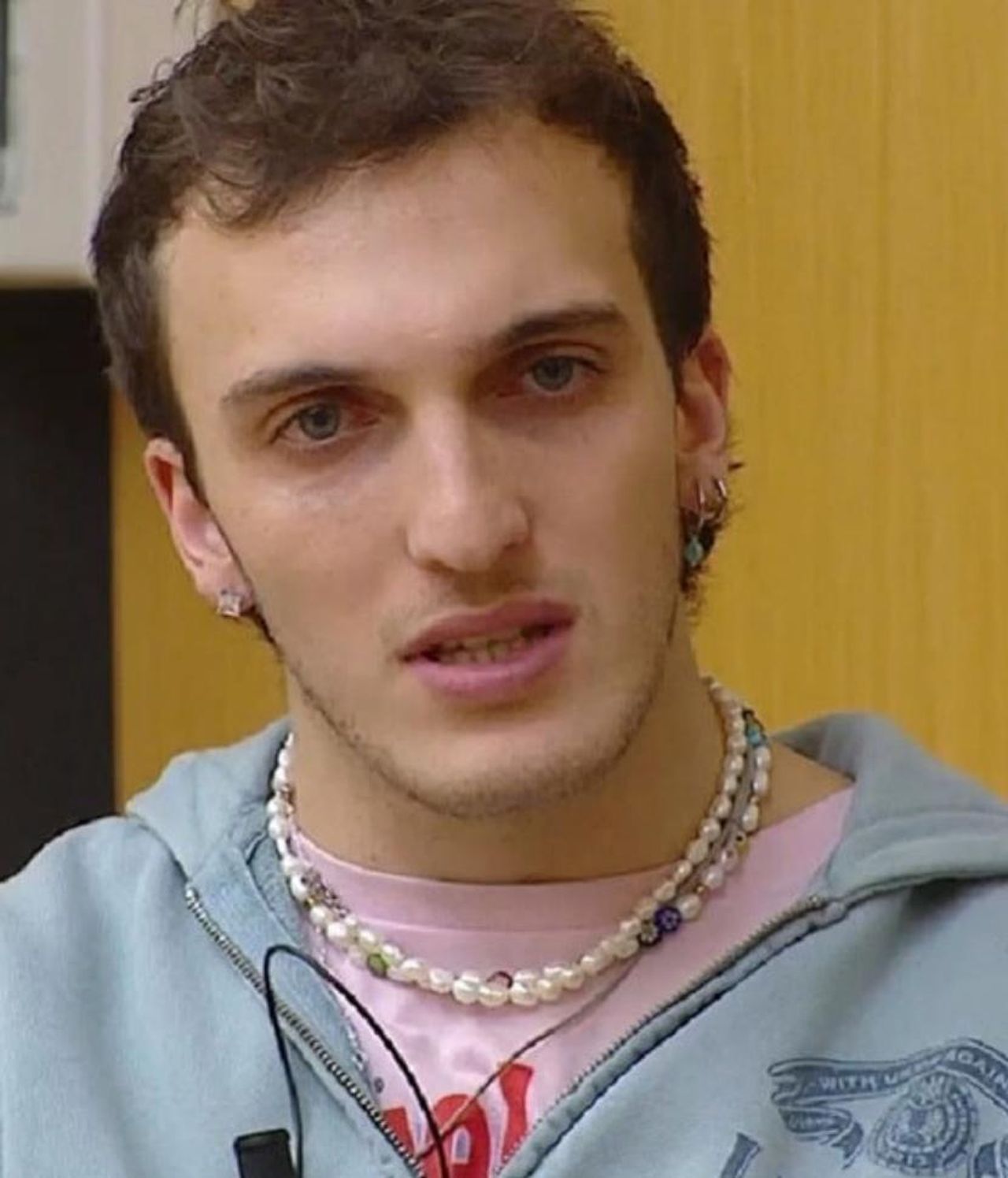 Il_colpo_di_scena_di_Anna_Pettinelli_fssthcEjZD - Confidenze24 source:tvzap - Il colpo di scena di Anna Pettinelli - Ilan Muccino
