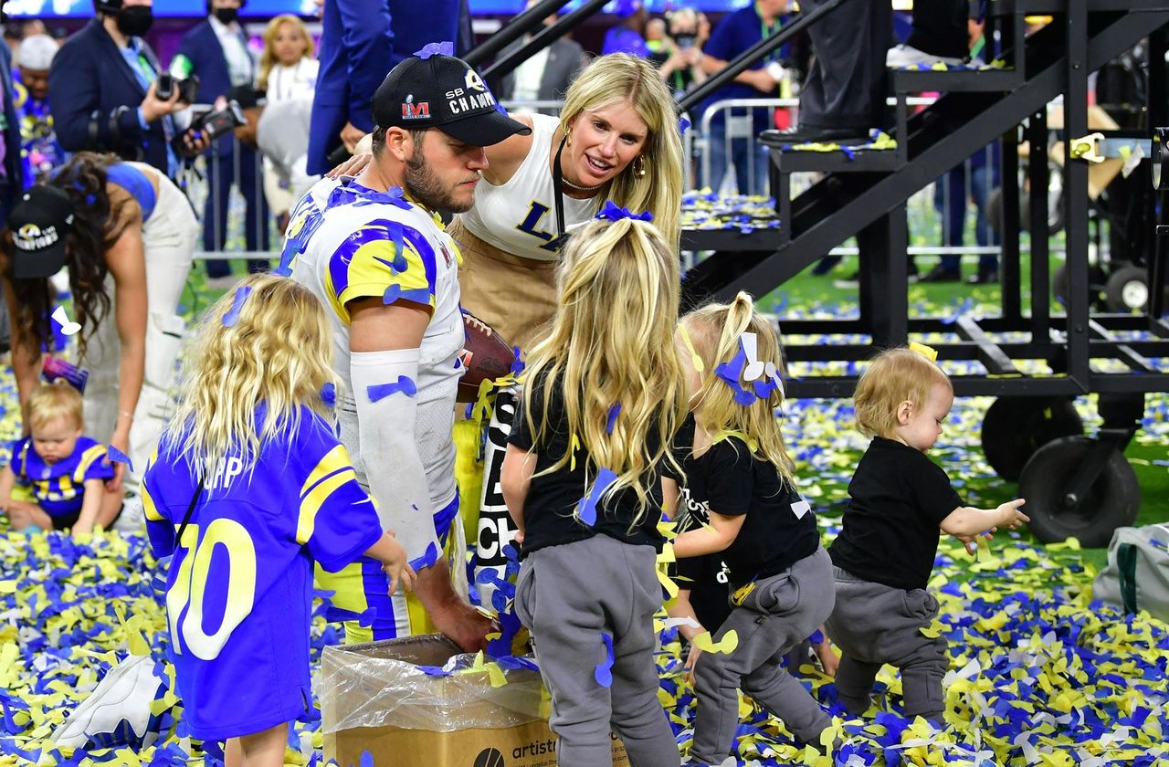 source:usmagazine - Il costo delle divise - Tutto ciò che le stelle NFL e i loro partner hanno rivelato su stipendi e costi