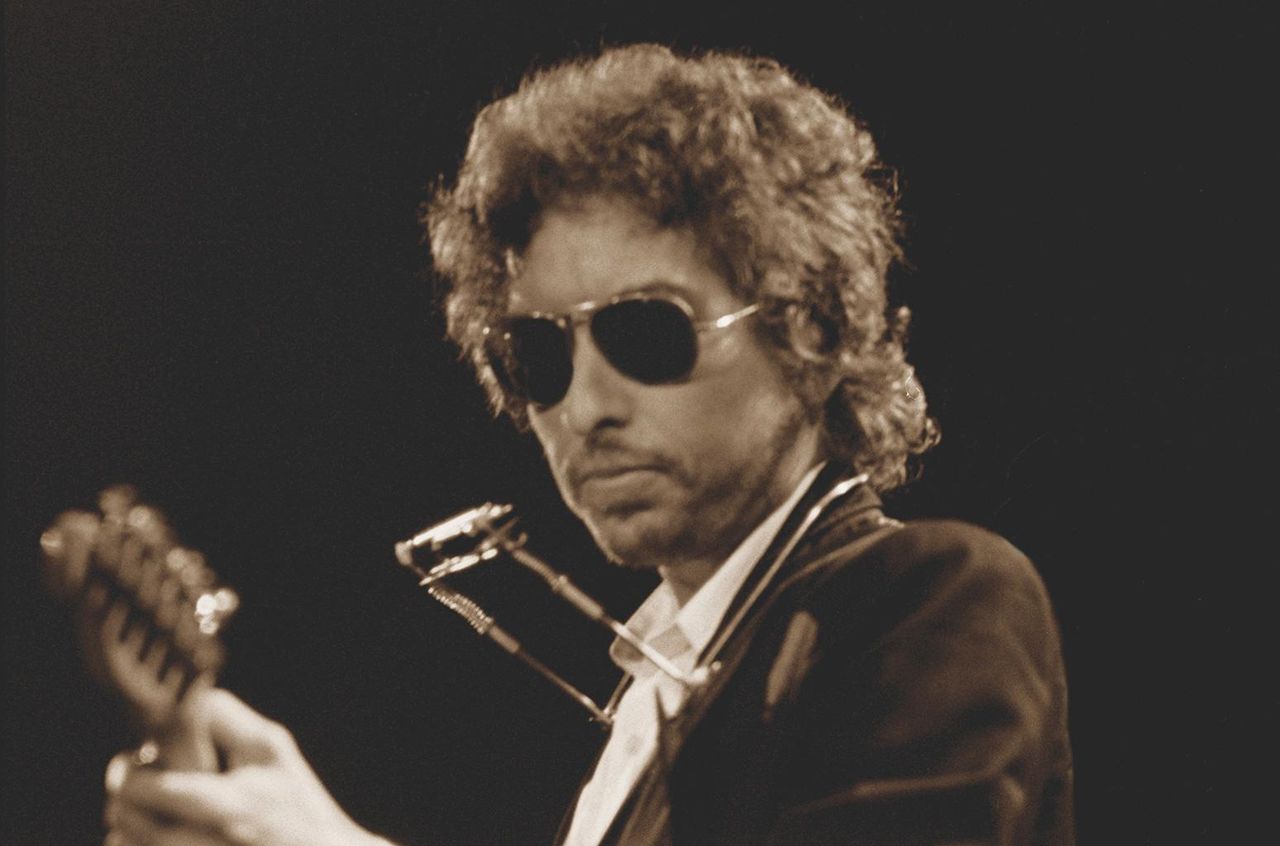 Il_debutto_di_Dylan_su_TikTok_THnWLnszGB - Confidenze24 source:billboard - Il debutto di Dylan su TikTok - Bob Dylan nel 1974.