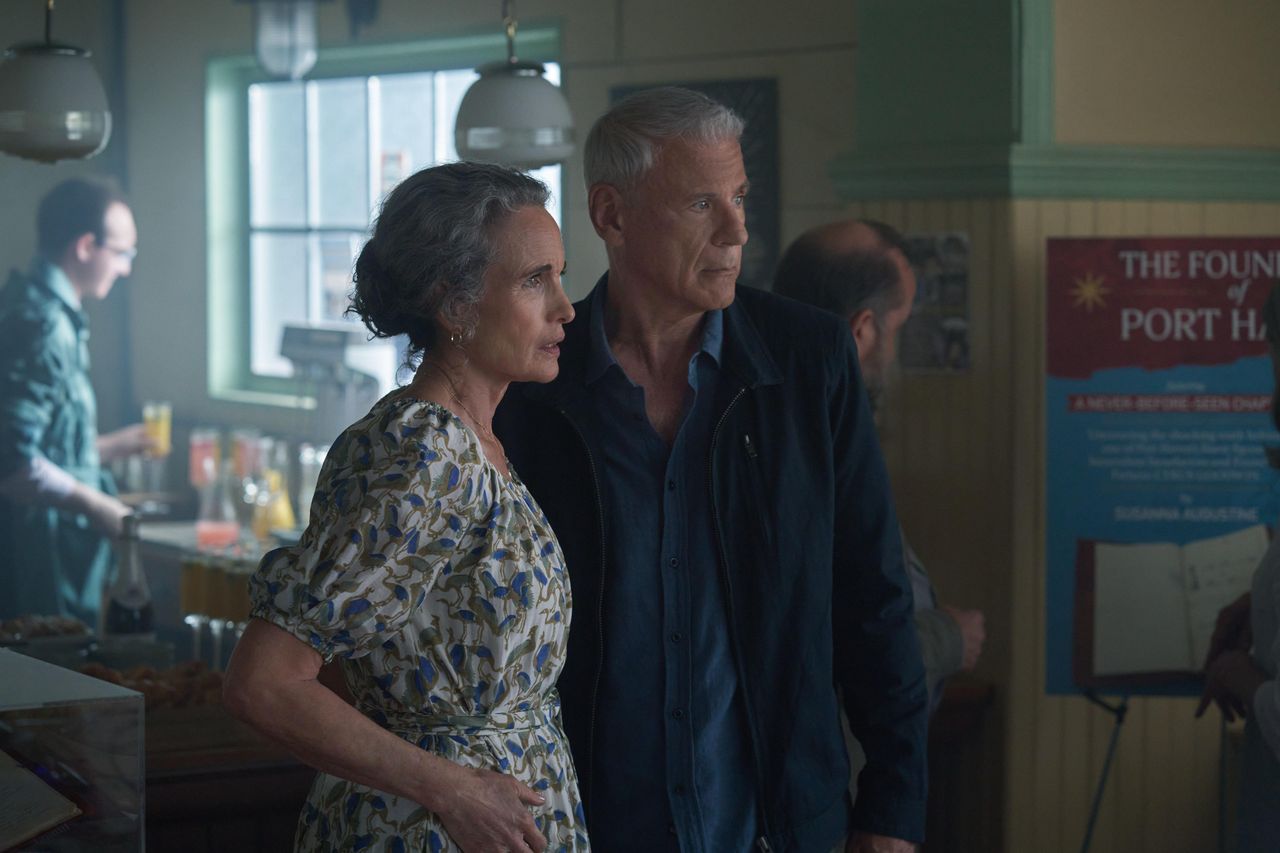 Il_discorso_di_Kat_e_la_tensione_con_Louis_5jCw7iPofb - Confidenze24 source:sheknows - Il discorso di Kat e la tensione con Louis - Andie MacDowell & Rob Stewart in The Way Home.