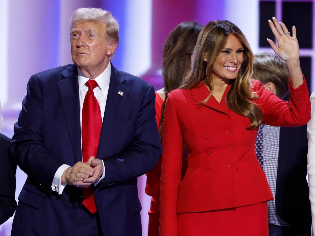 Il_documentario_e_il_suo_costo_esorbitante_BFslzV0JbH - Confidenze24 source:sheknows - Il documentario e il suo costo esorbitante - Melania Trump con Donald Trump durante la Convention Nazionale Repubblicana.
