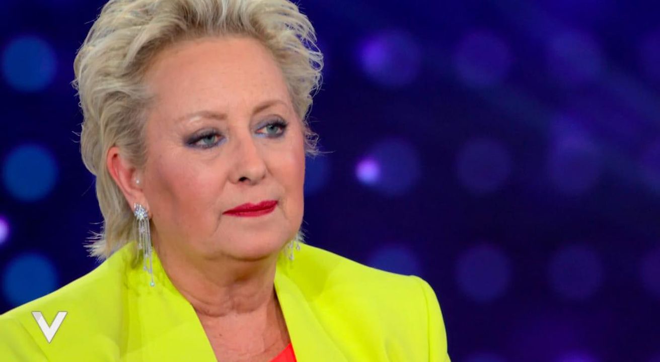 Il dolore per la perdita del cagnolino Scotty - Carolyn Smith durante l'intervista a Verissimo