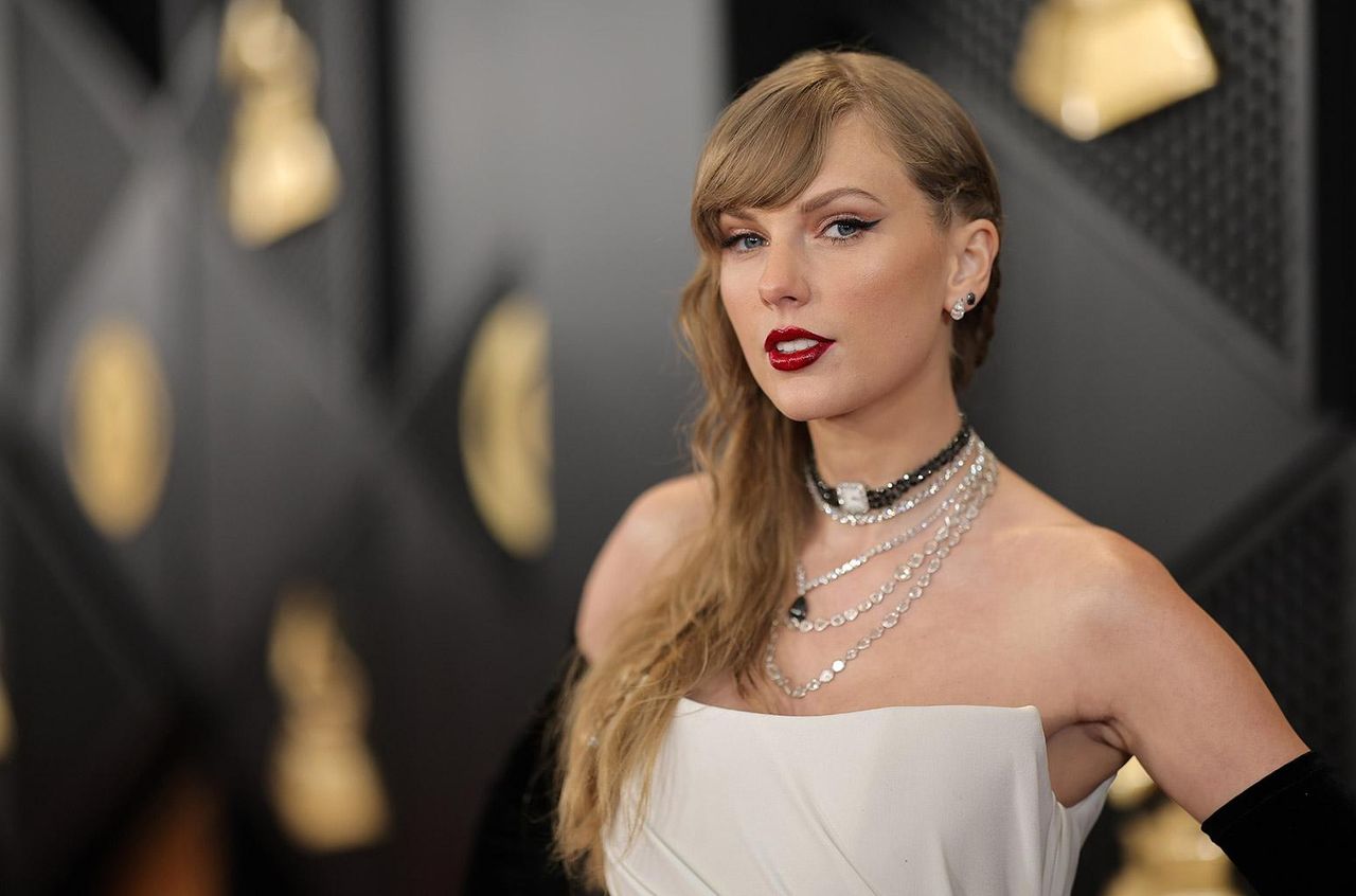 Il_momento_imbarazzante_di_Drew_Goins_vc8c2Vntqy - Confidenze24 source:billboard - Il momento imbarazzante di Drew Goins - Taylor Swift agli 66esimi Grammy Awards