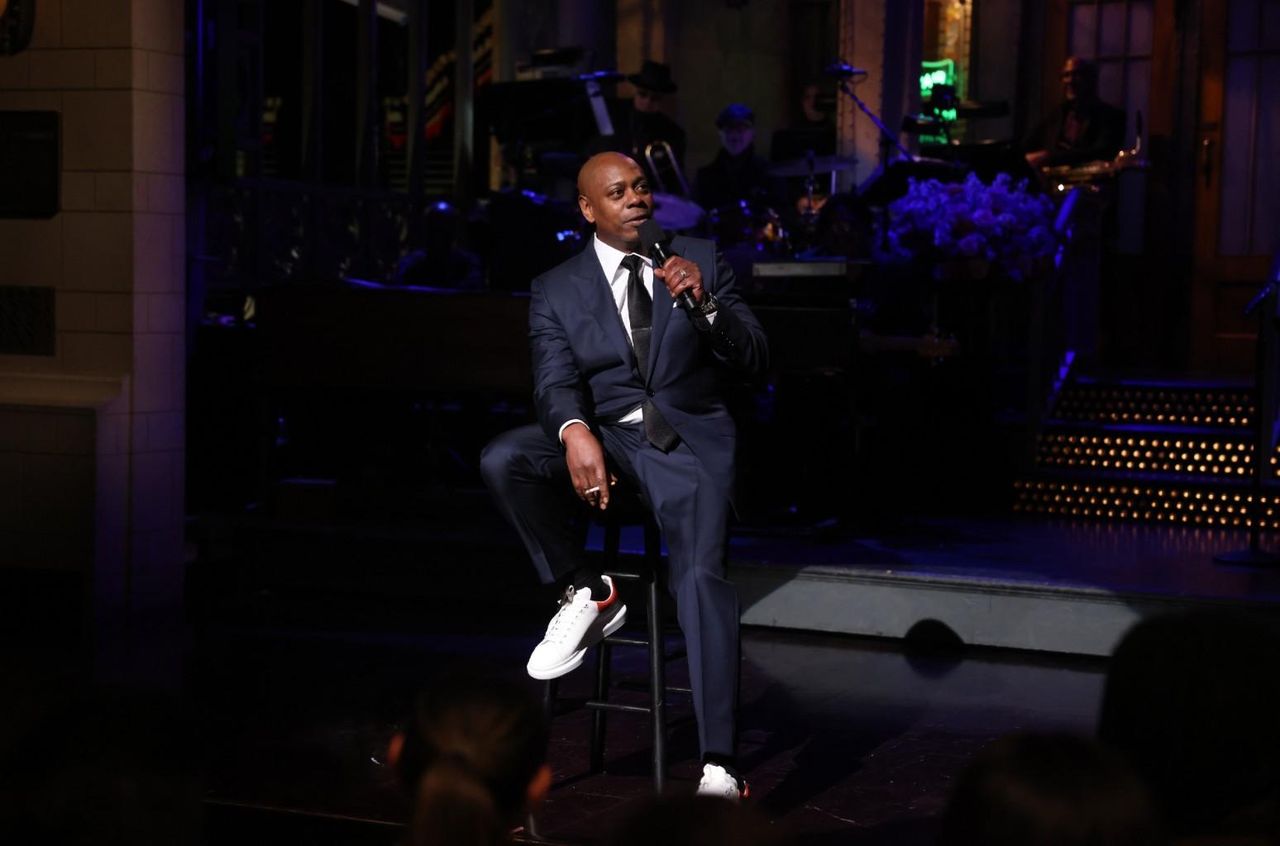 Il_monologo_di_Chappelle_e_le_frecciate_a_Diddy_QDKpHY052k - Confidenze24 source:billboard - Il monologo di Chappelle e le frecciate a Diddy - Dave Chapelle durante il monologo di SNL